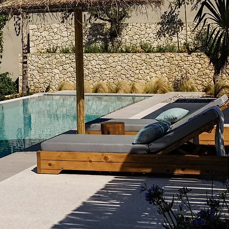 Mimi And Coco Corfu *