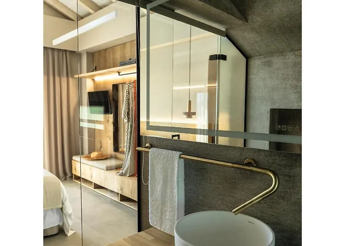 Mimi And Coco Corfu * Парамонас