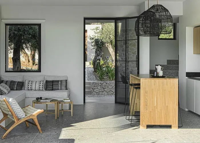 Mimi And Coco Corfu Парамонас